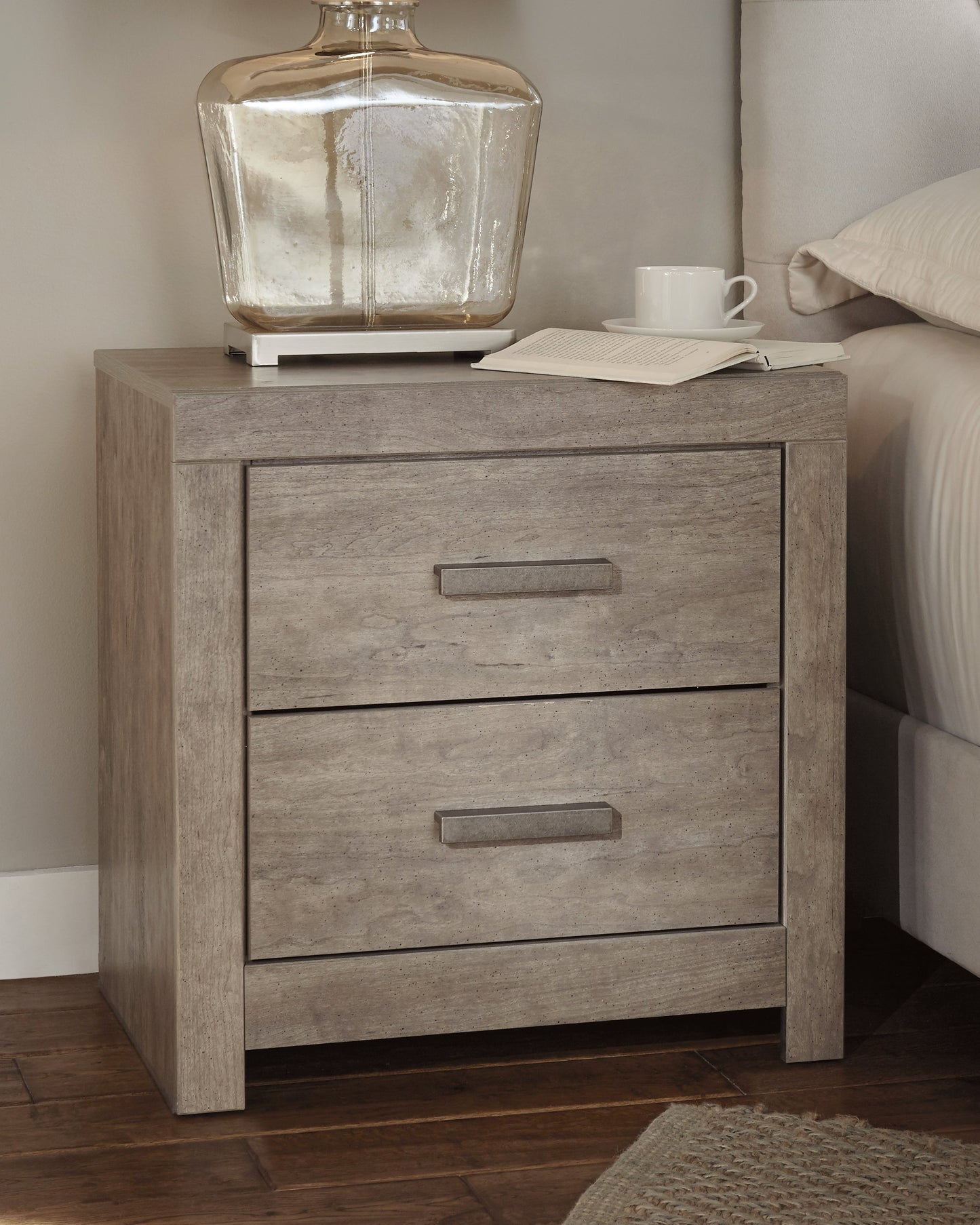 Culverbach Queen Bed with Mirrored Dresser and 2 Nightstand