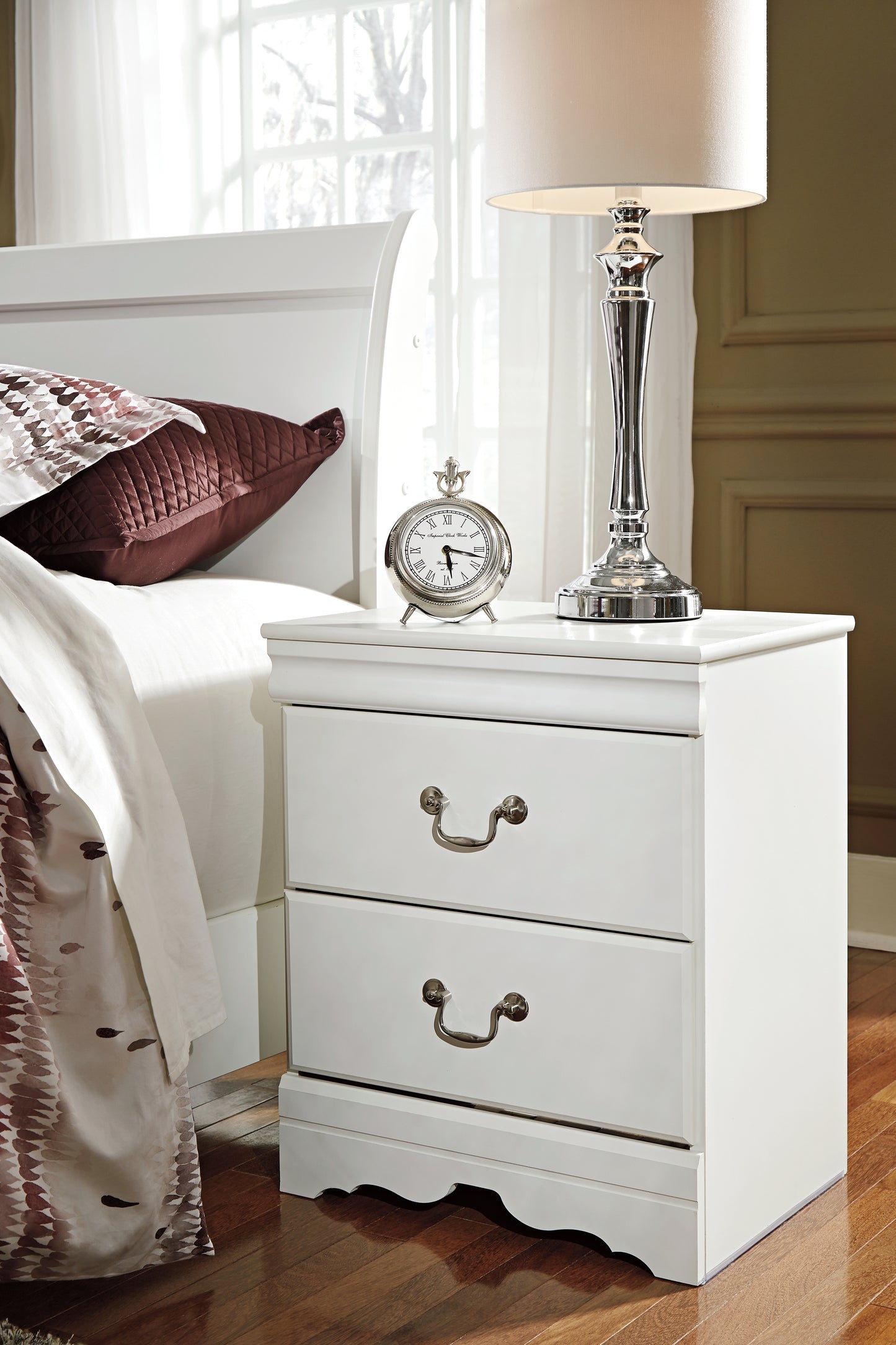 Anarasia Queen Sleigh Bed, Dresser, Mirror and 2 Nightstands