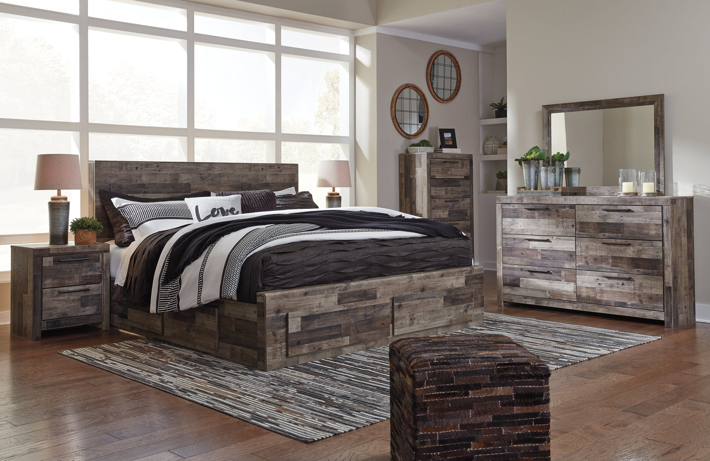 Derekson King Panel Bed with 6 Storage Drawers