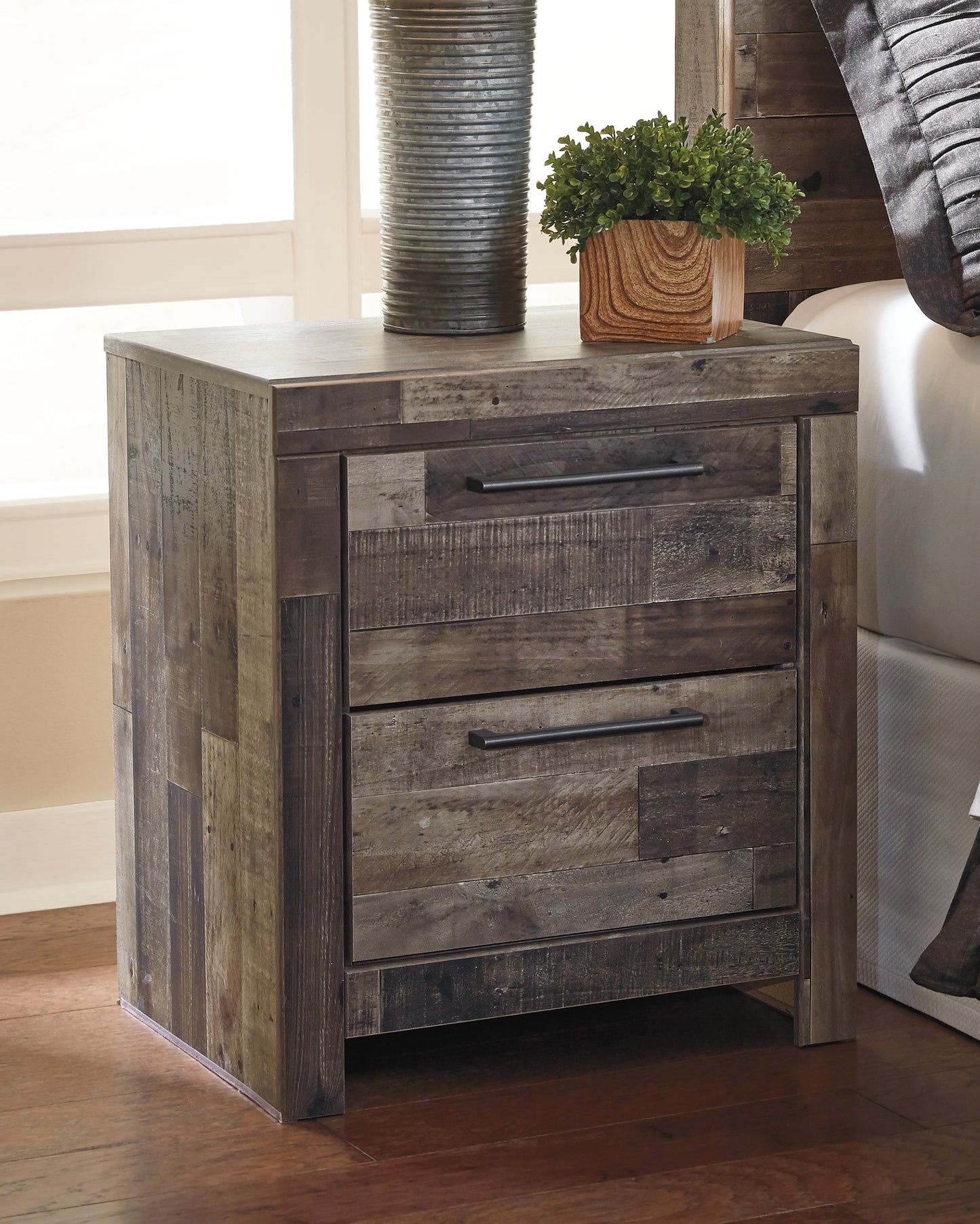Derekson Queen Bed with Mirrored Dresser and Nightstand