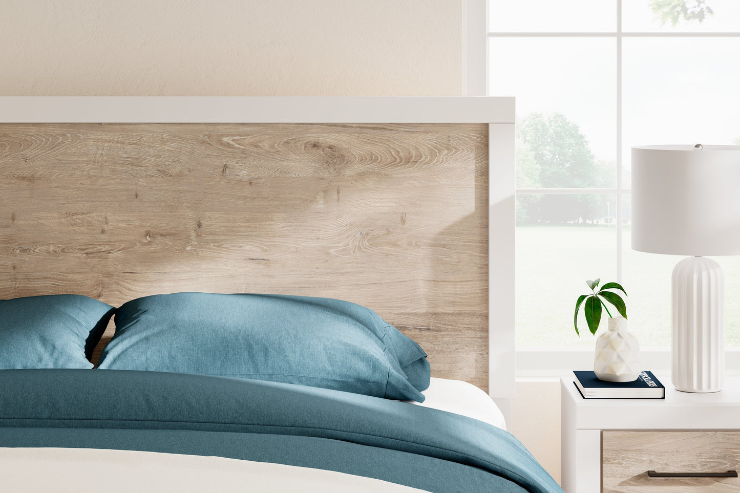 Charbitt Queen Panel Bed