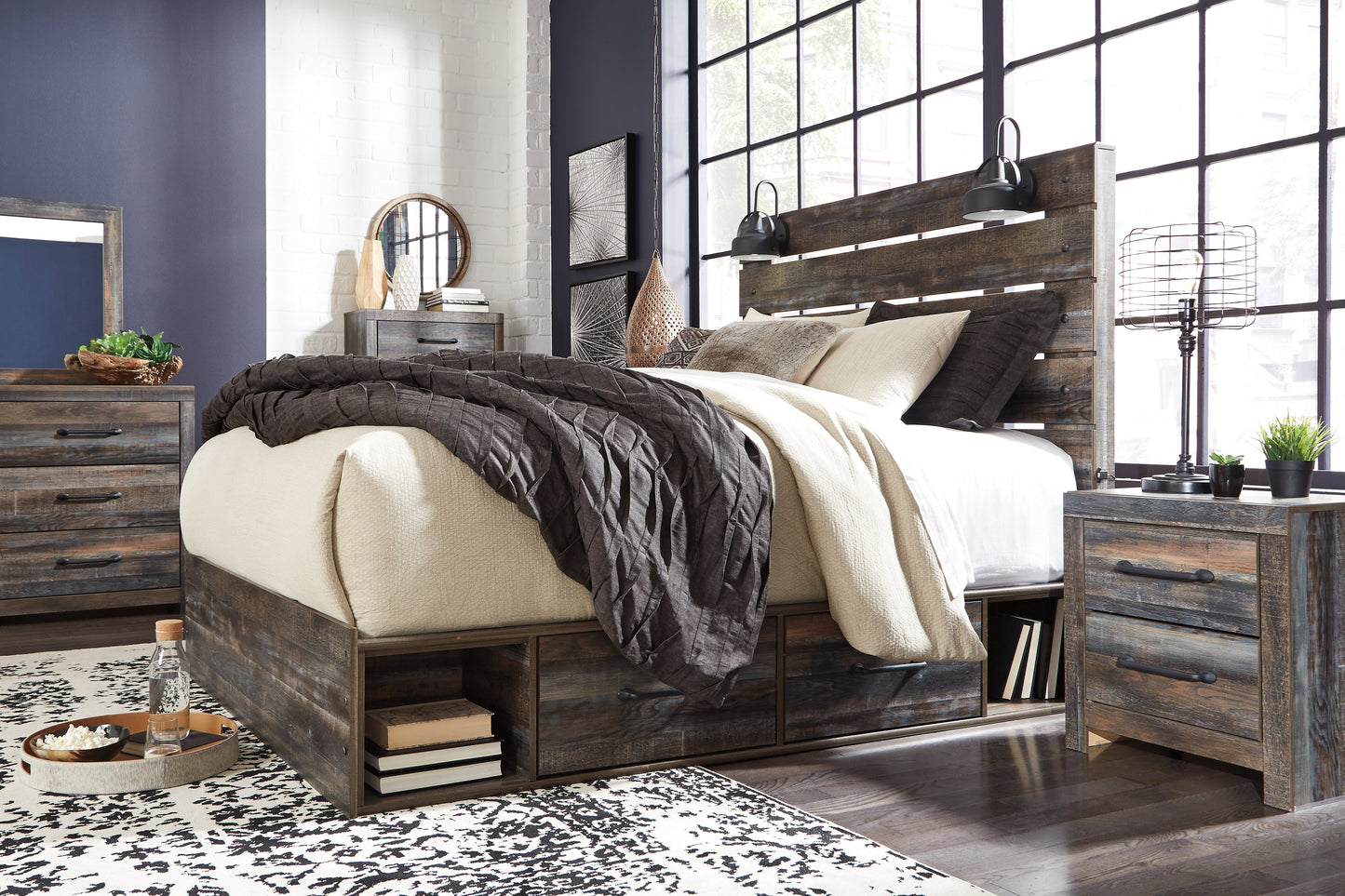 Drystan Queen Panel Bed with 4 Storage Drawers