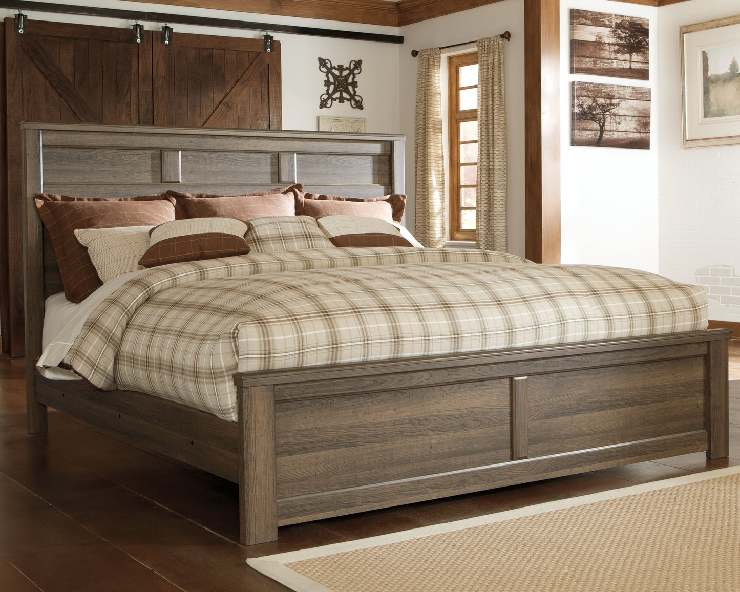 Juararo King Panel Bed and 2 Nightstands