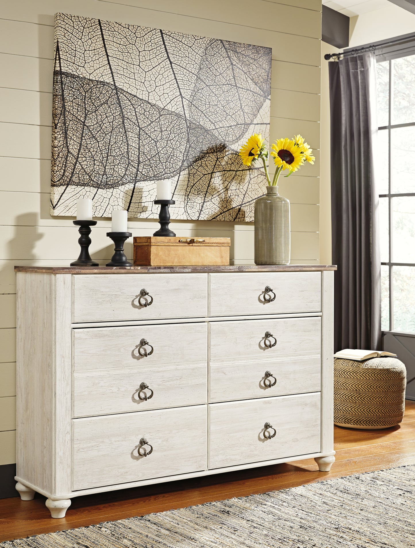 Willowton Queen Sleigh Bed, Dresser and Chest