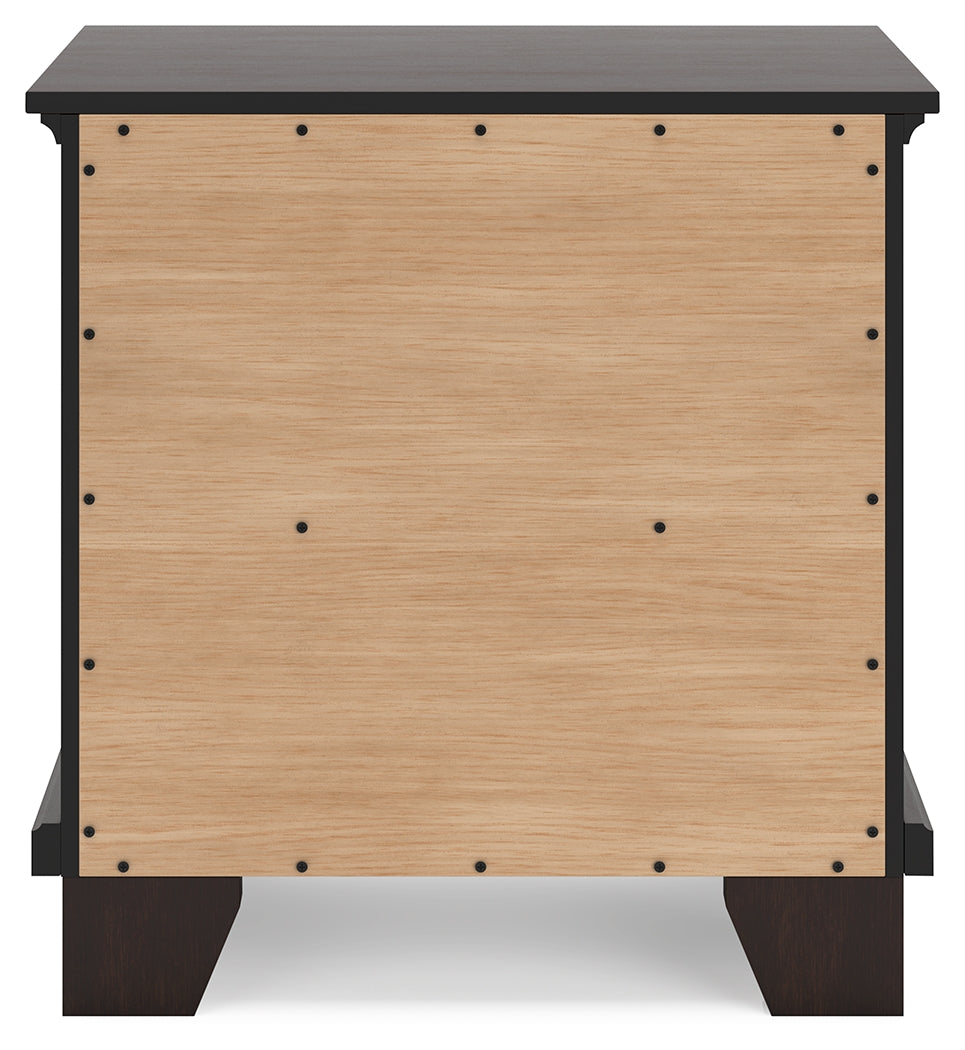 Covetown Queen Panel Bed and Nightstand