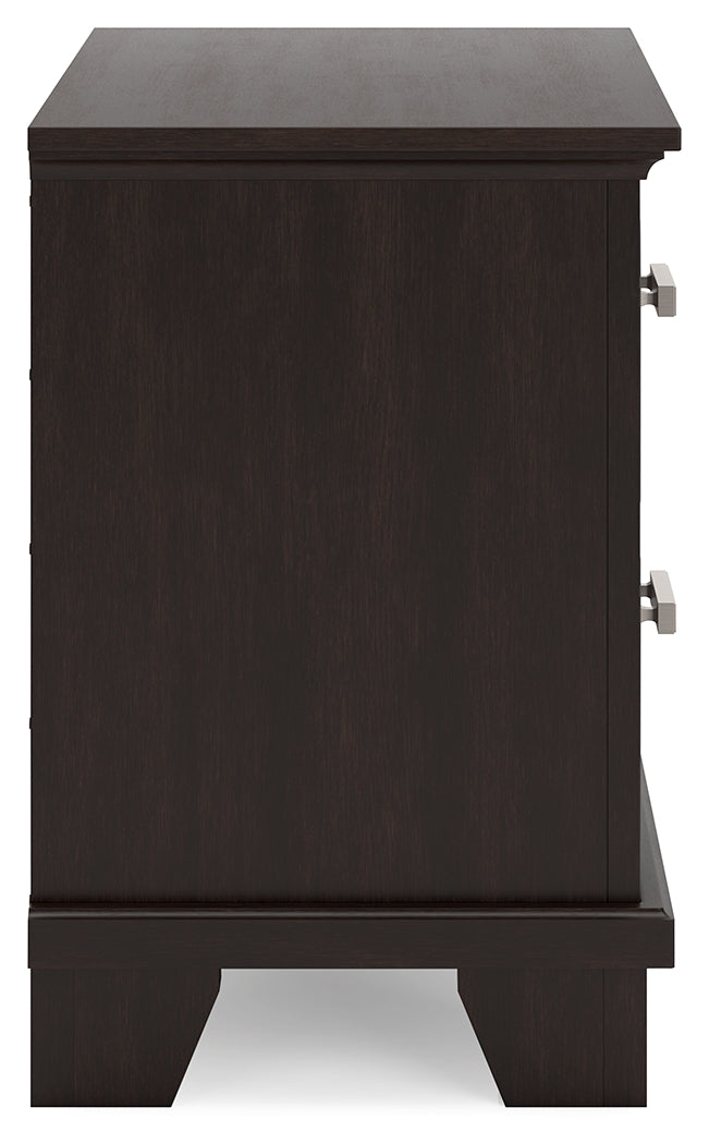 Covetown Queen Panel Bed and Nightstand
