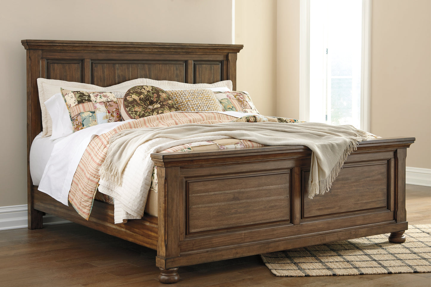 Flynnter King Panel Bed, Dresser, Mirror, and Nightstand