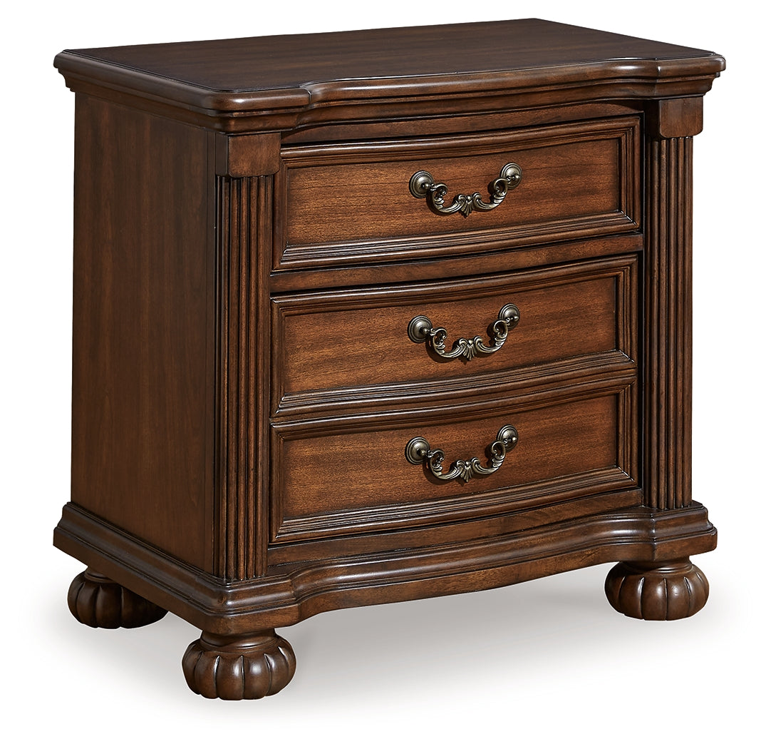 Lavinton Queen Poster Bed, Dresser, Mirror, Chest and 2 Nightstands