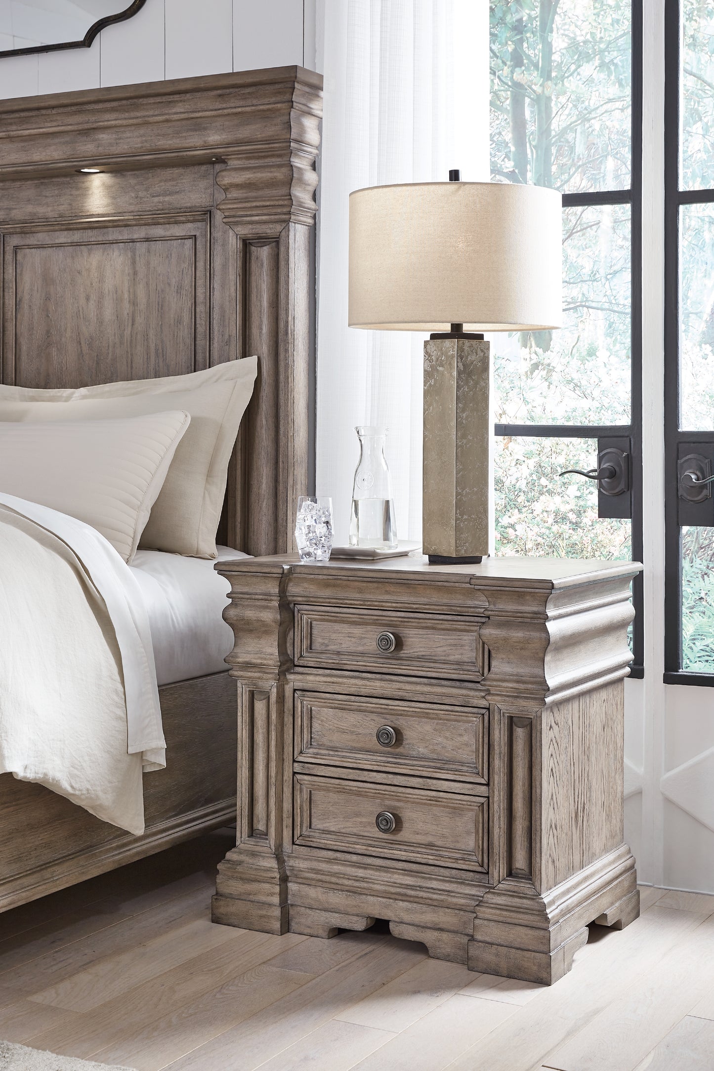 Blairhurst Queen Panel Bed, Dresser, Mirror and 2 Nightstands