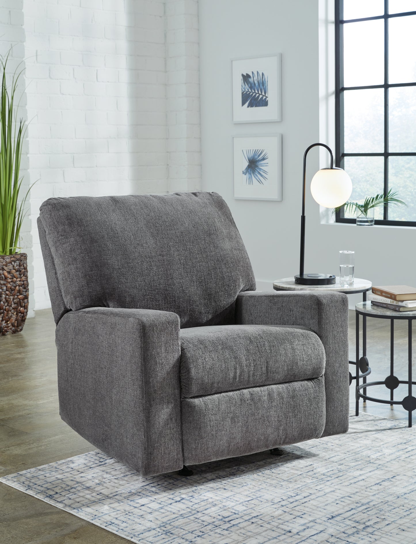 Rannis Recliner