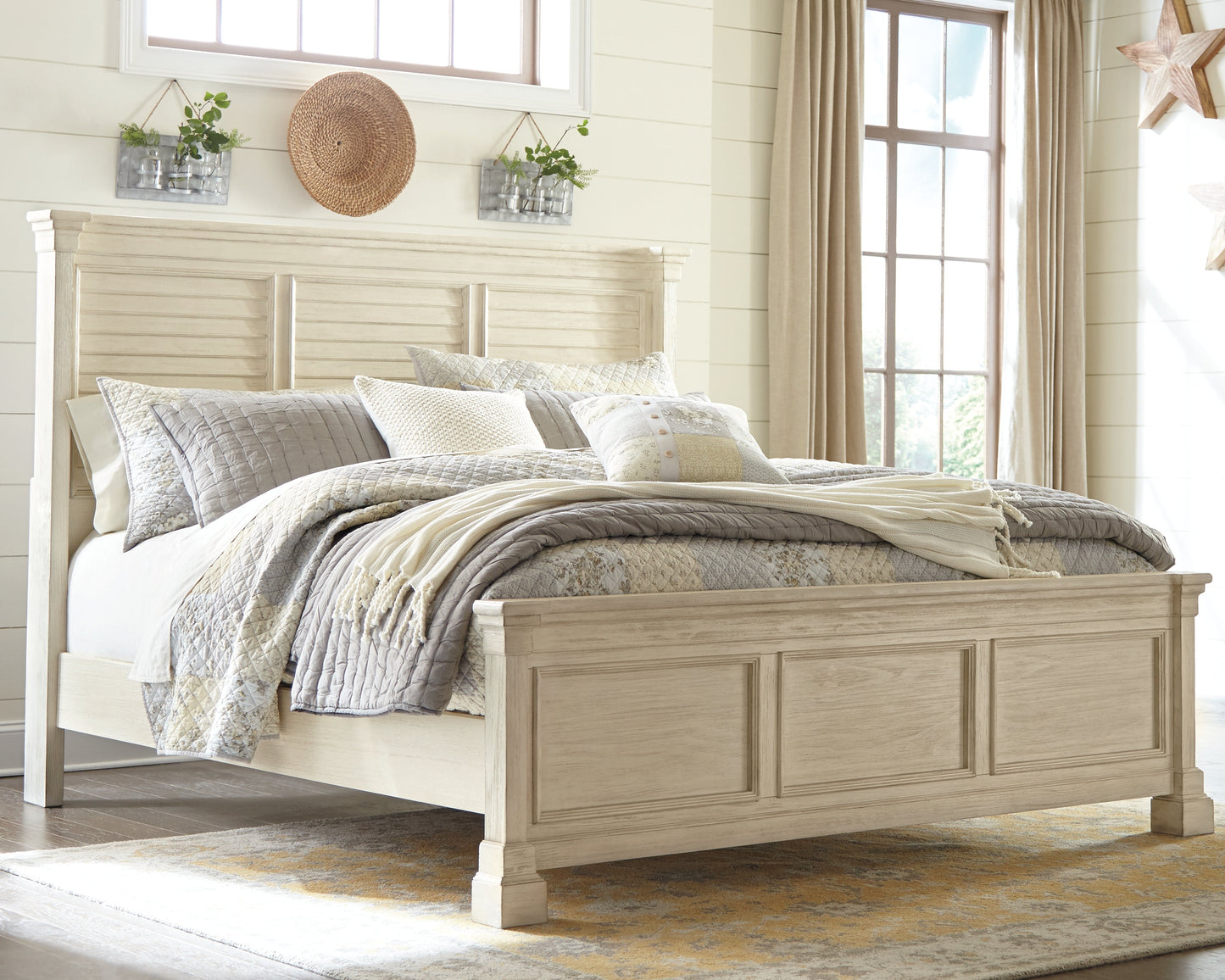 Bolanburg King Panel Bed