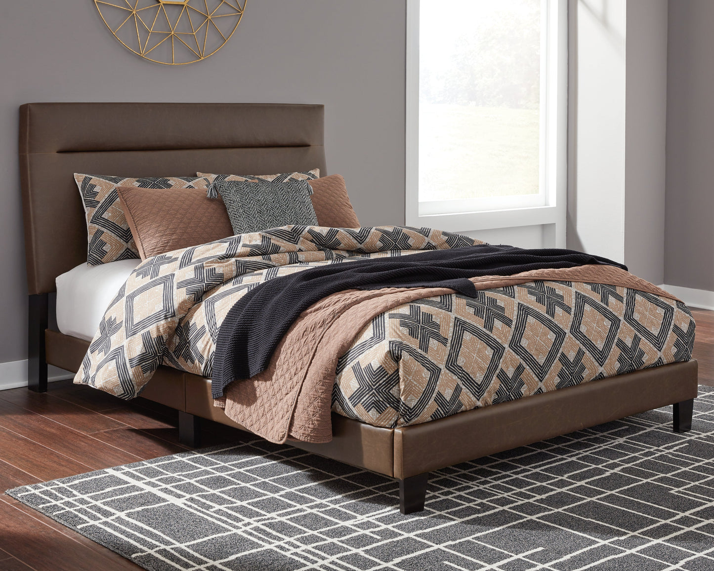 Adelloni Queen Upholstered Bed