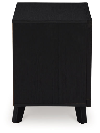 Danziar Queen Bed, Dresser, Mirror, Chest and Nightstand