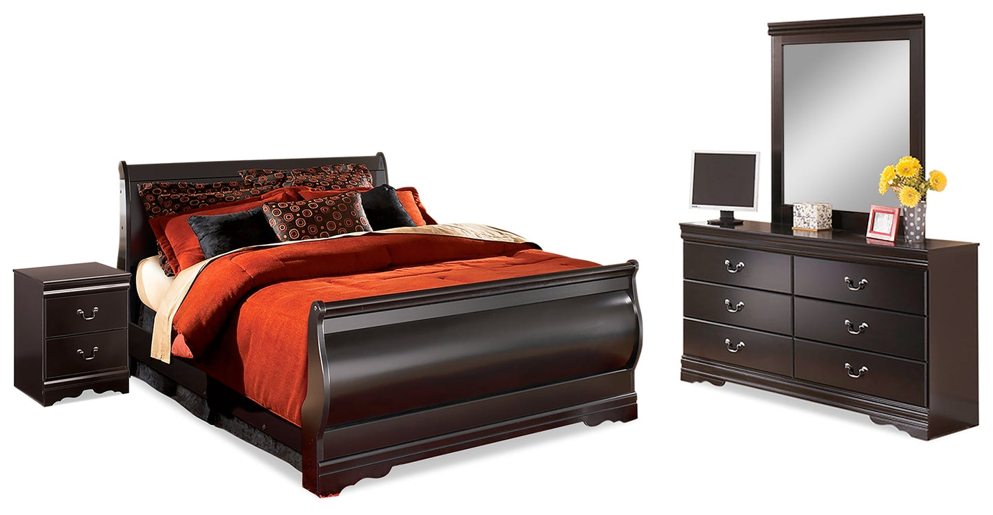 Huey Vineyard Queen Bed with Mirrored Dresser and Nightstand