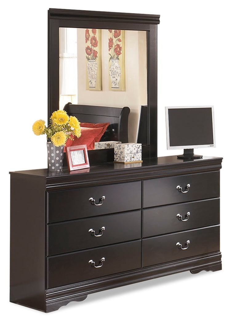 Huey Vineyard Queen Bed with Mirrored Dresser and Nightstand