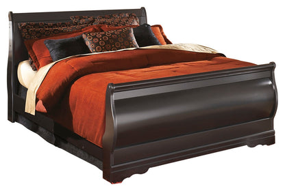 Huey Vineyard Queen Sleigh Bed, Dresser and Chest