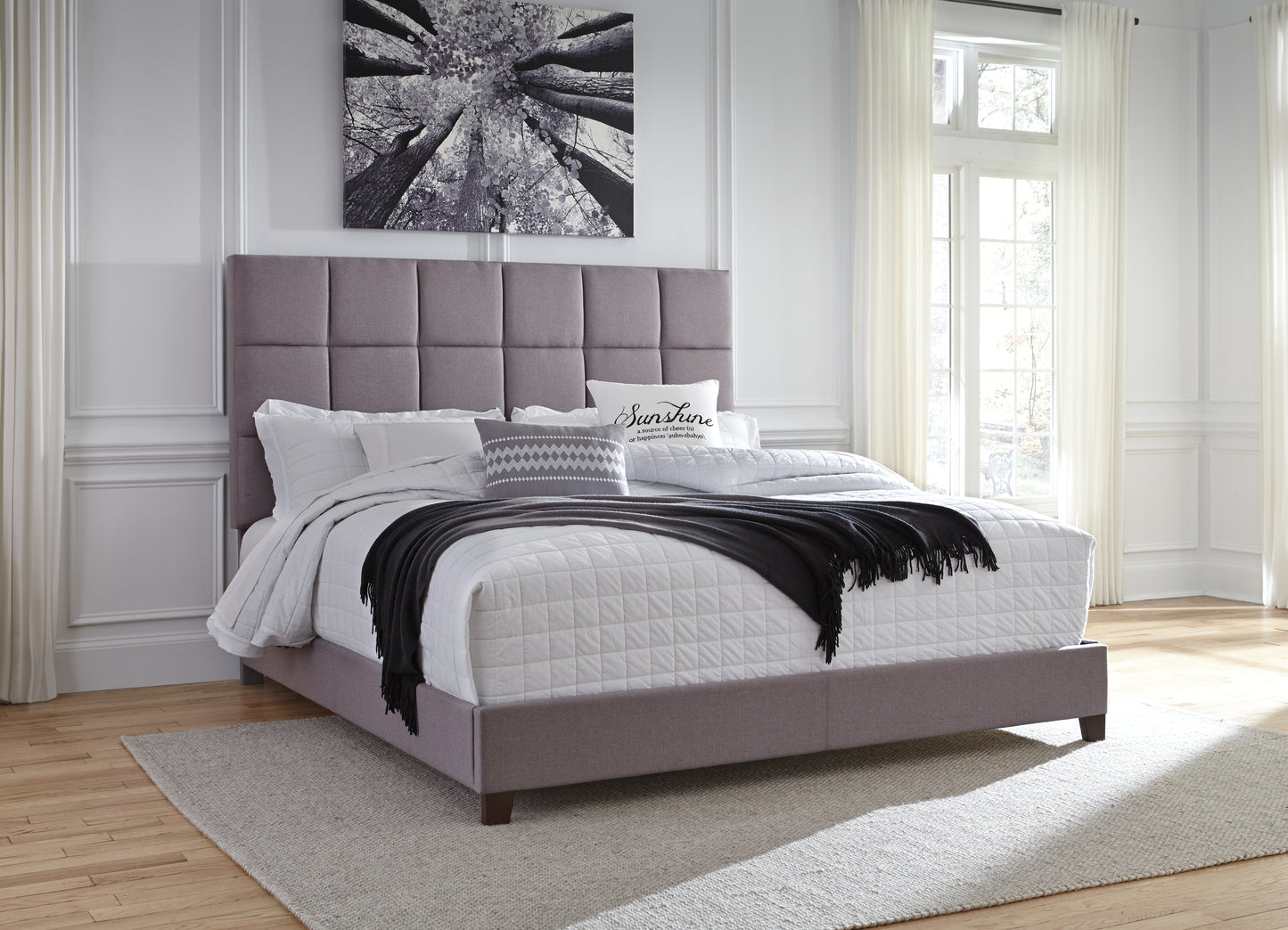 Dolante King Upholstered Bed