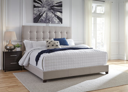 Dolante Queen Upholstered Bed