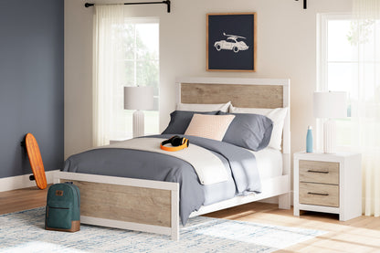 Charbitt Full Panel Bed