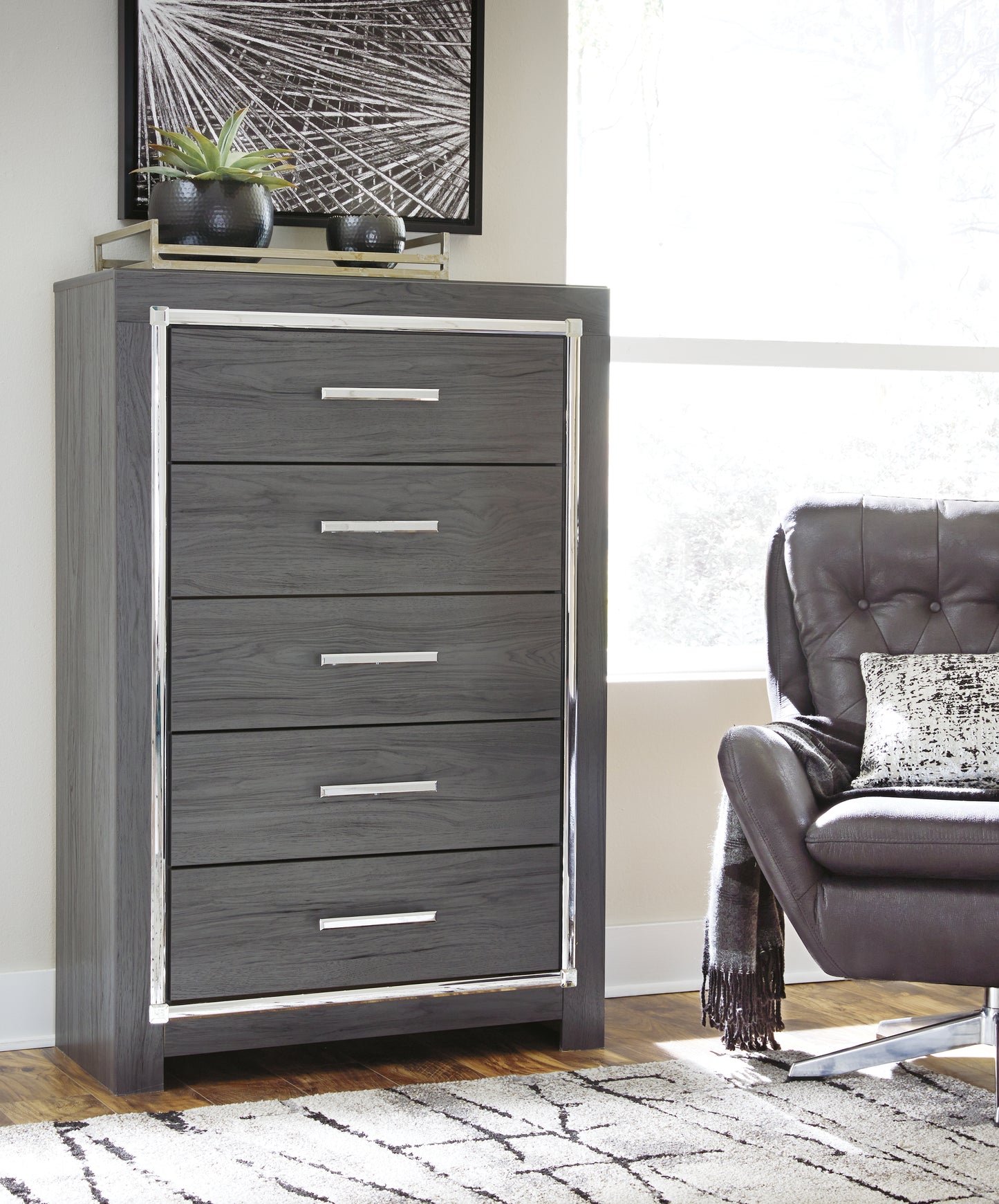 Lodanna King Storage Bed, 2 Chests and 2 Nightstands