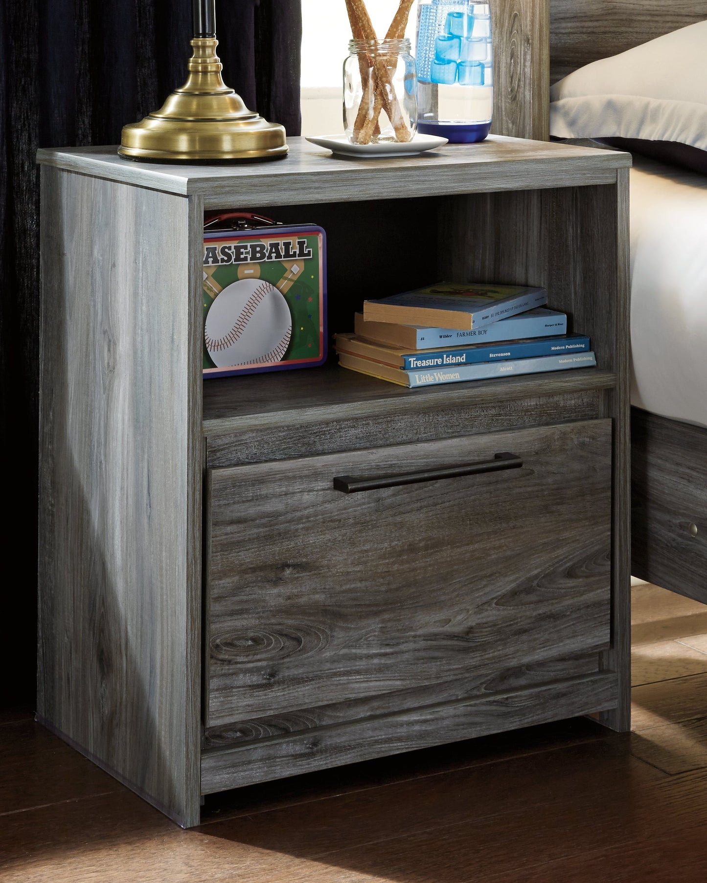 Baystorm King Panel Bed, Dresser, Mirror, Chest and 2 Nightstands