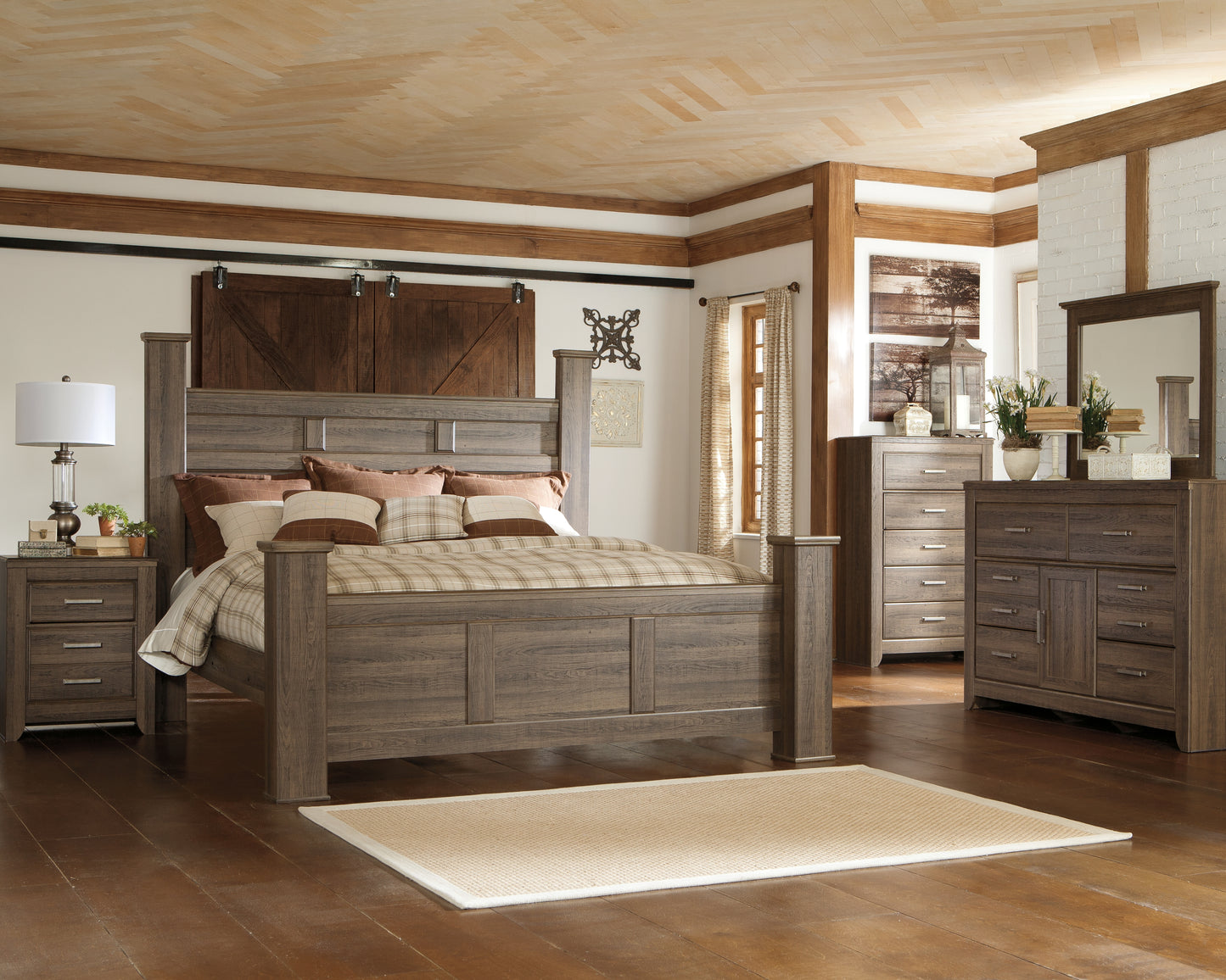 Juararo King Poster Bed, Chest and 2 Nightstands