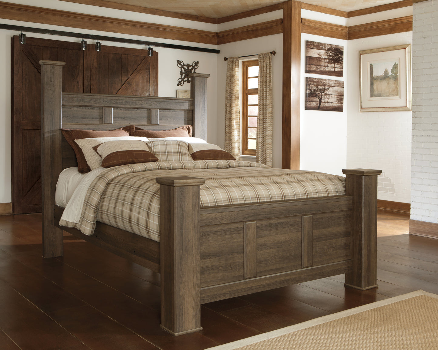 Juararo Queen Poster Bed, Dresser and Chest