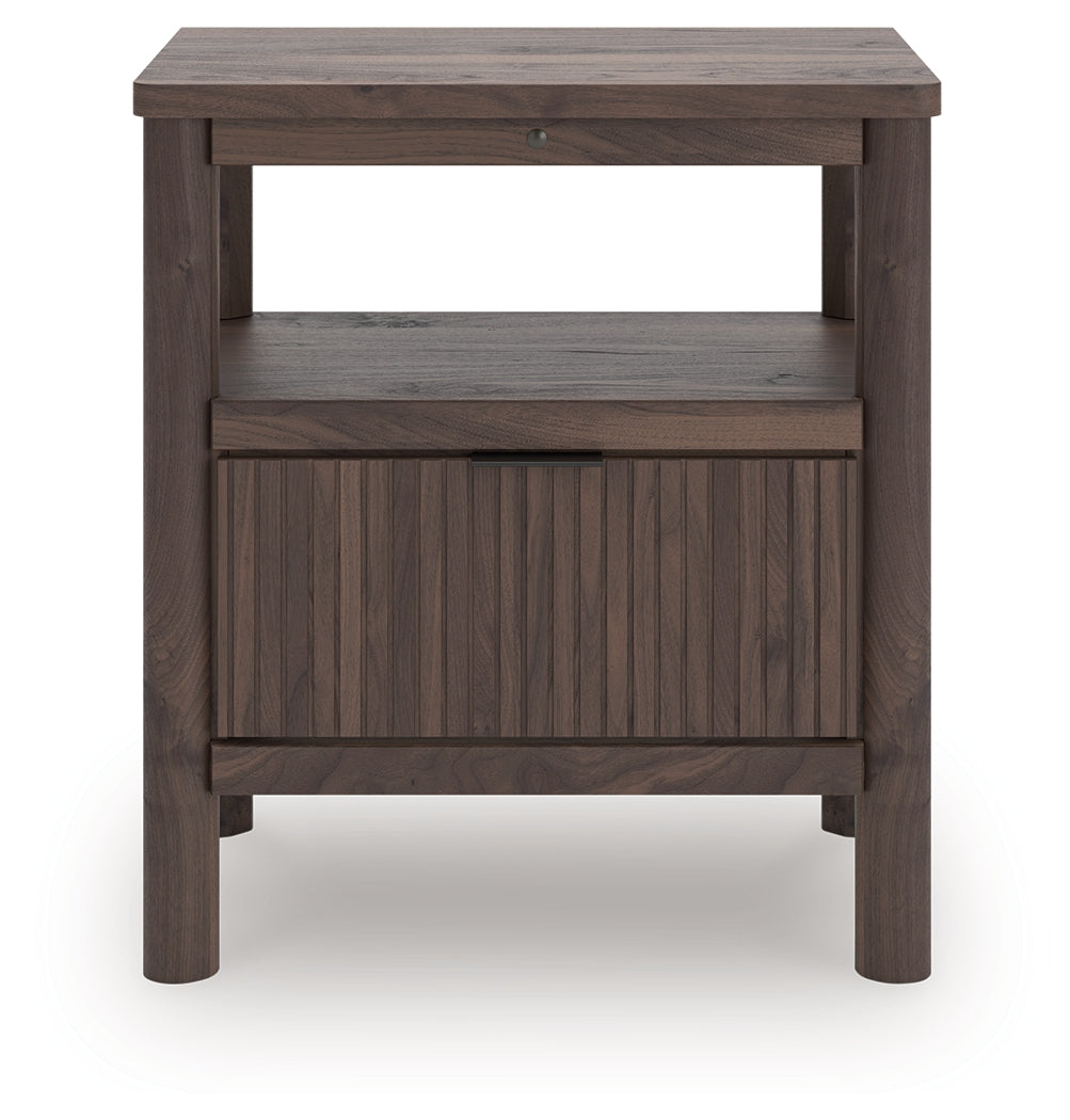 Pamytta Queen Panel Bed, Dresser, Mirror and Nightstand
