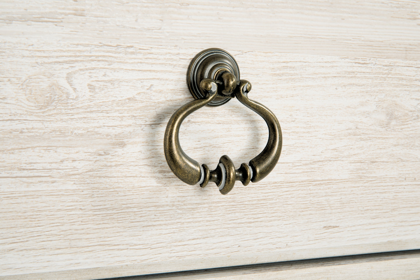 Willowton Queen Sleigh Bed and Dresser