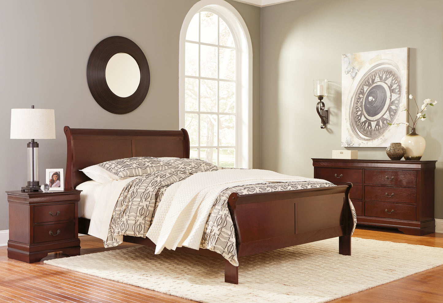 Alisdair Queen Sleigh Bed, Dresser and Mirror