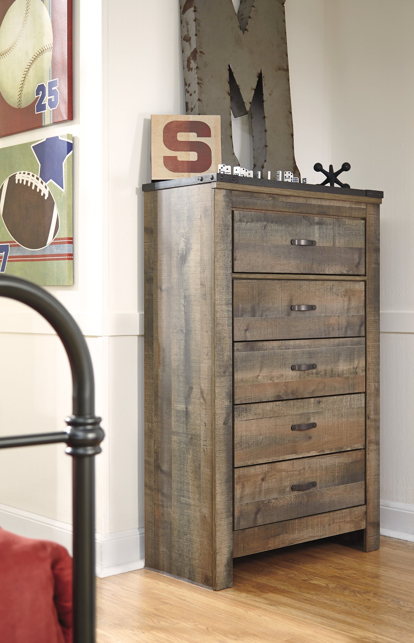 Trinell King Panel Bed, Chest and 2 Nightstands