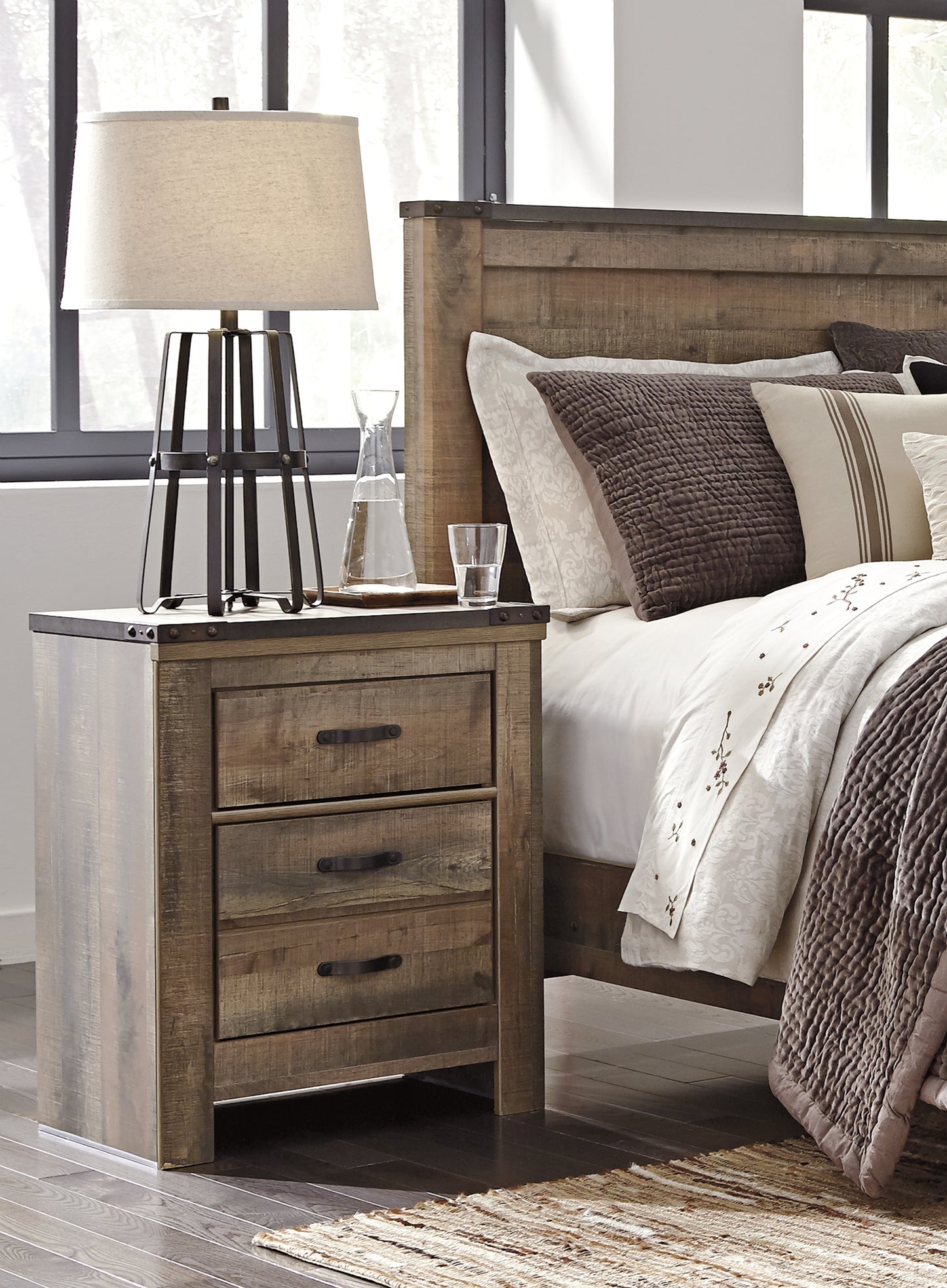 Trinell King Panel Bed, Chest and 2 Nightstands