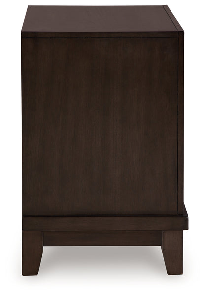 Neymorton King Panel Bed, Dresser, Mirror and Nightstand