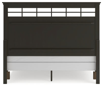 Shawbeck King Panel Bed, Dresser and Mirror