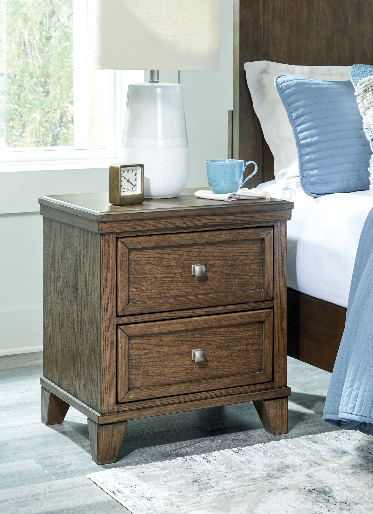 Shawbeck King Panel Bed, Dresser, Mirror and Nightstand