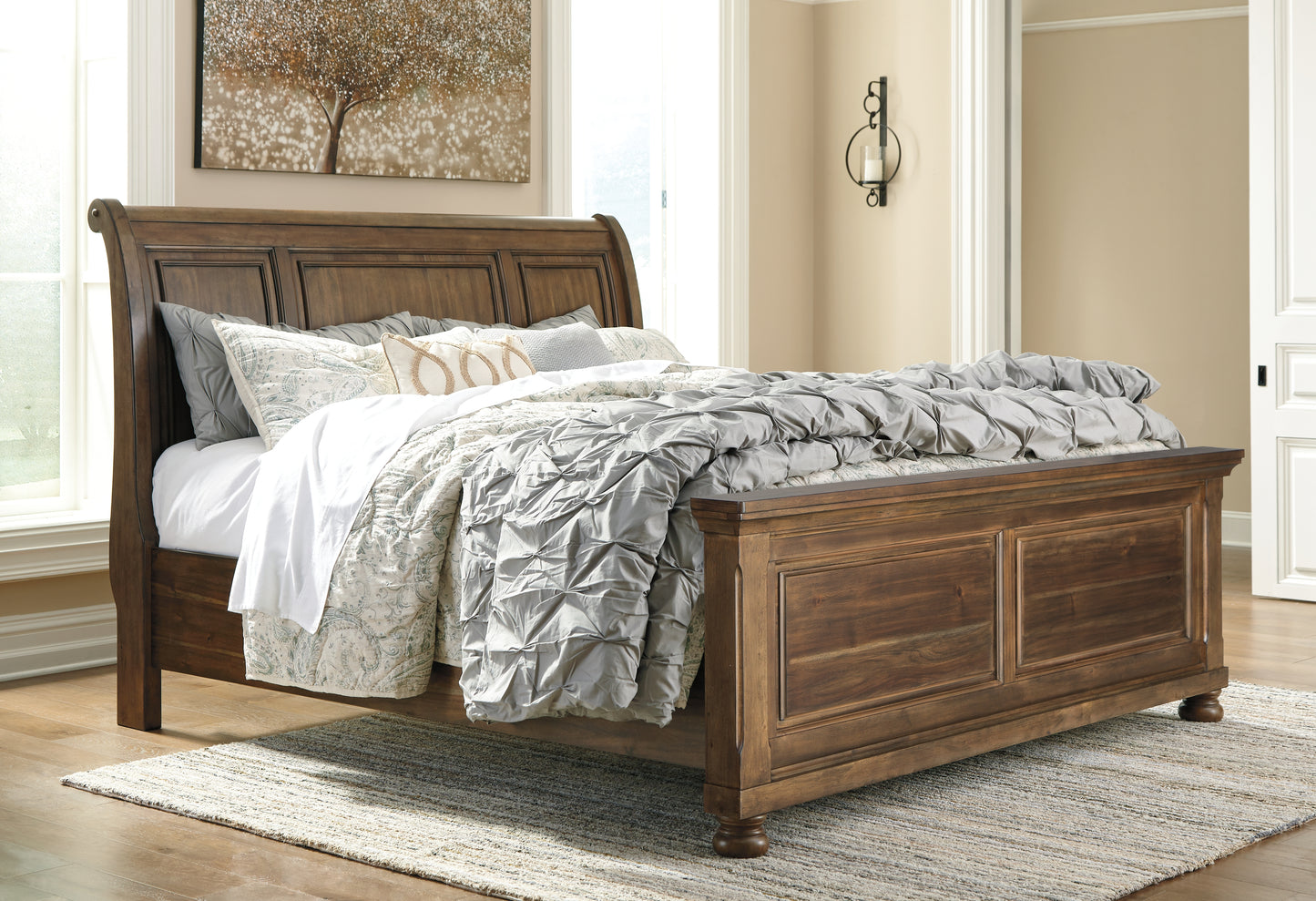 Flynnter Queen Sleigh Bed, Dresser, Mirror and 2 Nightstands