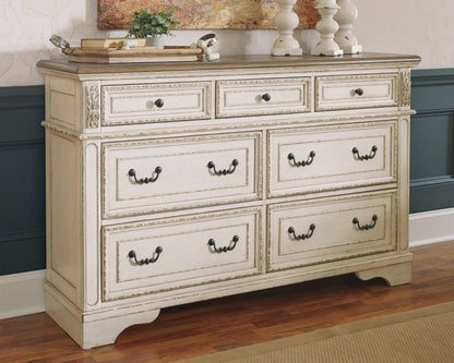 Realyn Queen Panel Bed, Dresser, Chest and 2 Nightstands