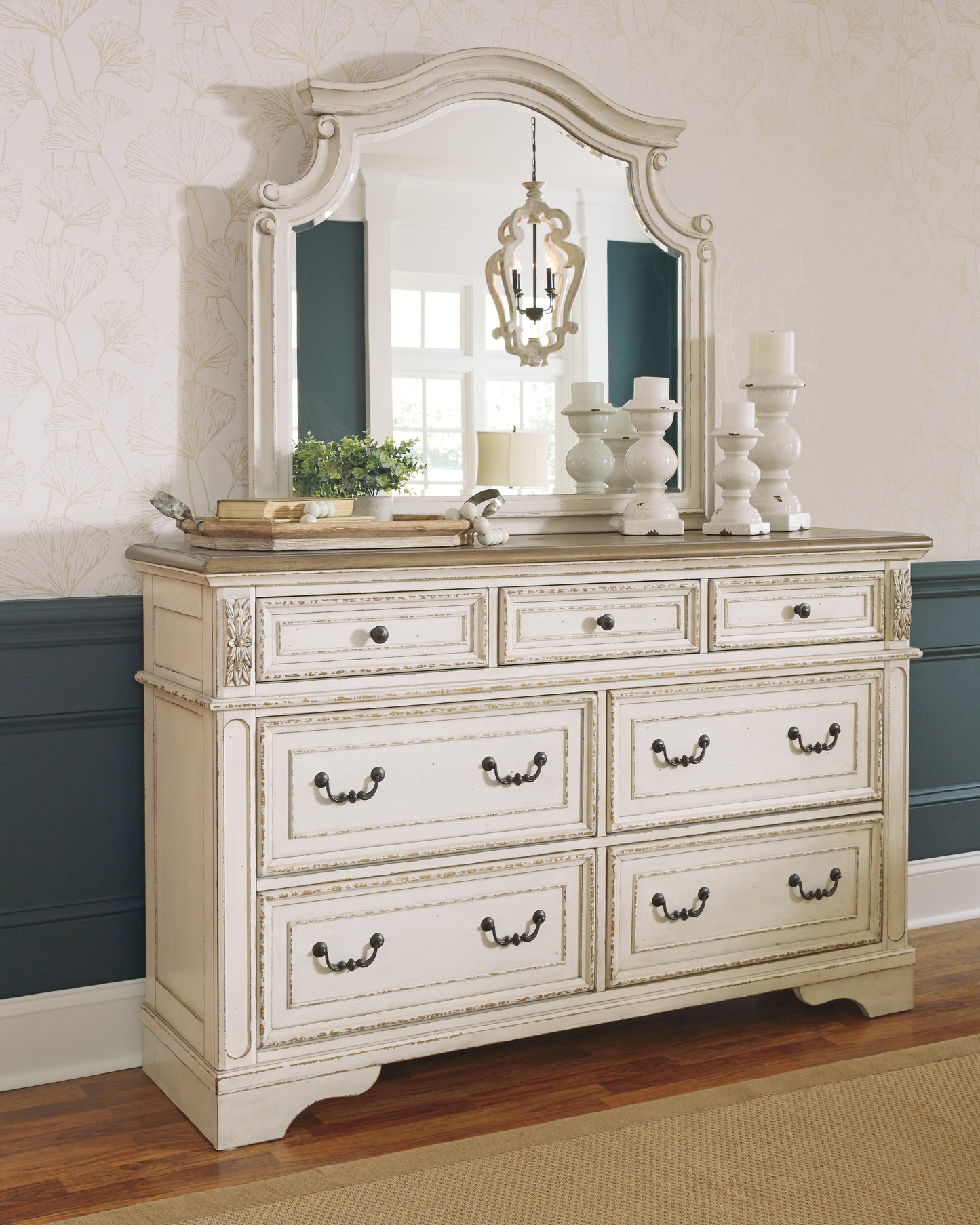 Realyn Queen Panel Bed, Dresser, Mirror and Chest