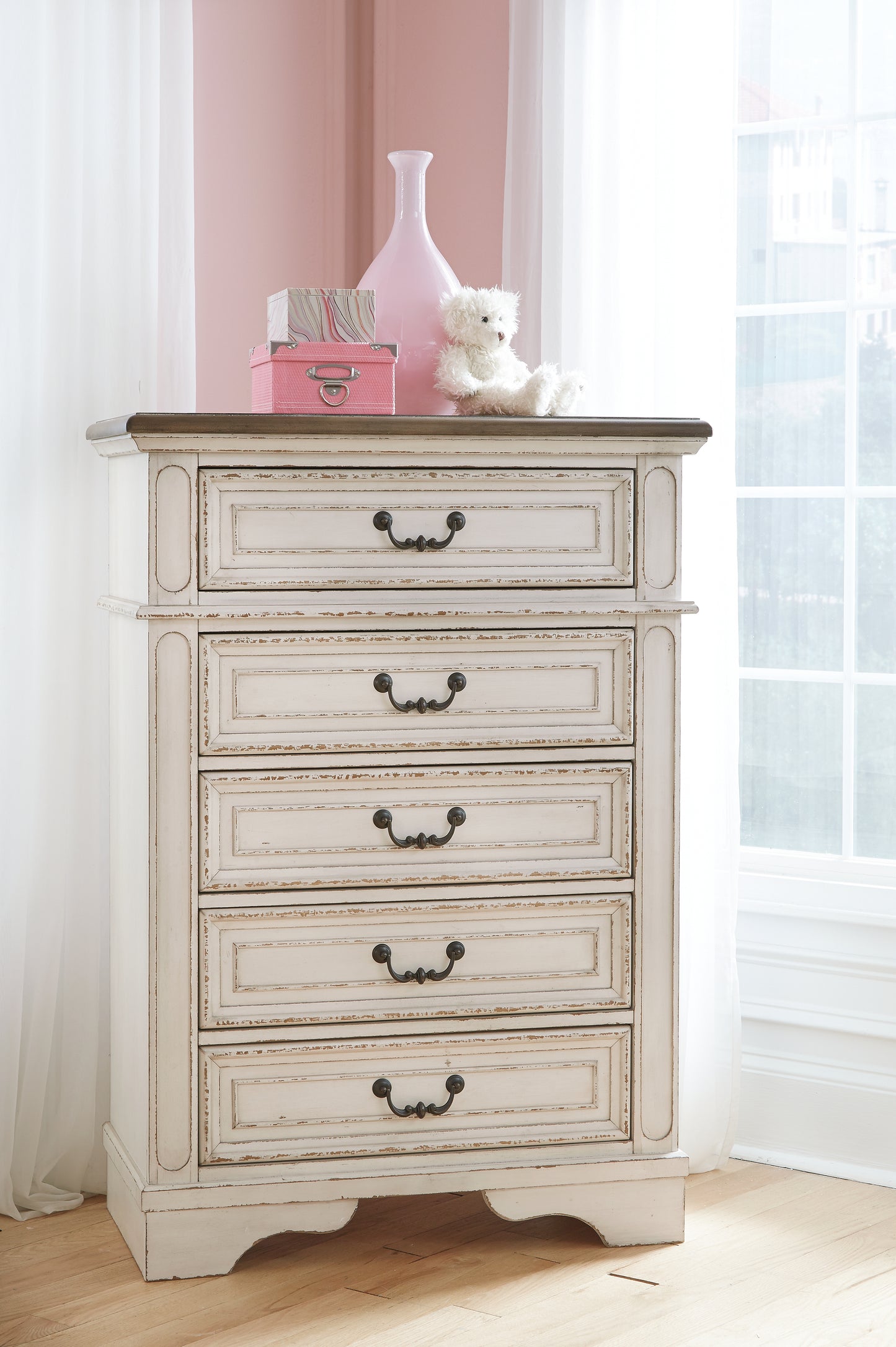 Realyn Full Panel Bed, Dresser and Chest