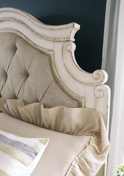 Realyn King Panel Bed, Dresser, Mirror and 2 Nightstands