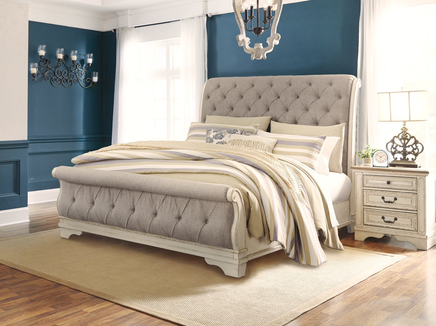 Realyn King Sleigh Bed