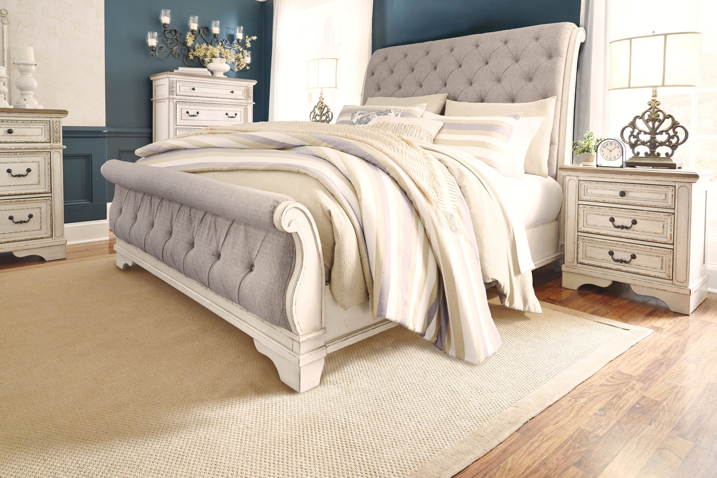 Realyn King Sleigh Bed