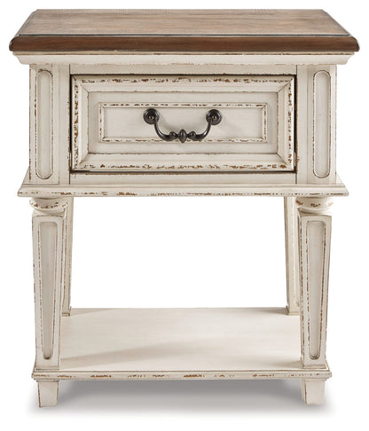 Realyn King Panel Bed, Dresser, Mirror and 2 Nightstands