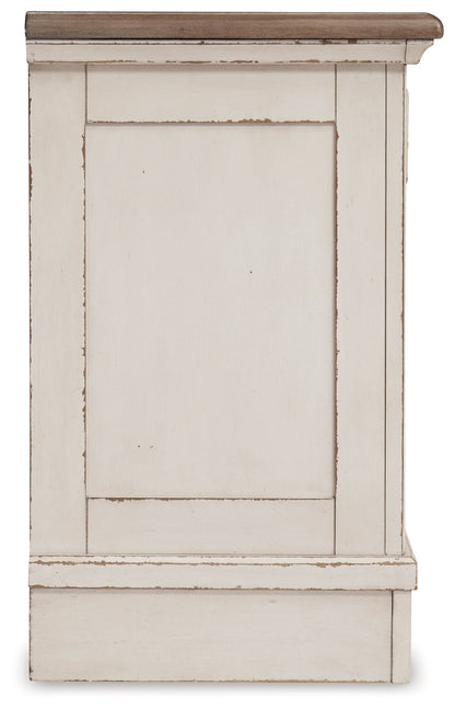 Realyn King Panel Bed, Dresser, Mirror, Chest and 2 Nightstands
