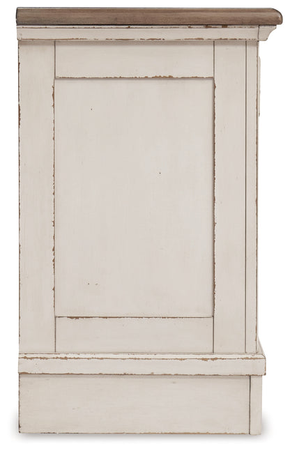 Realyn King Panel Bed, Dresser, Mirror, Chest and Nightstand