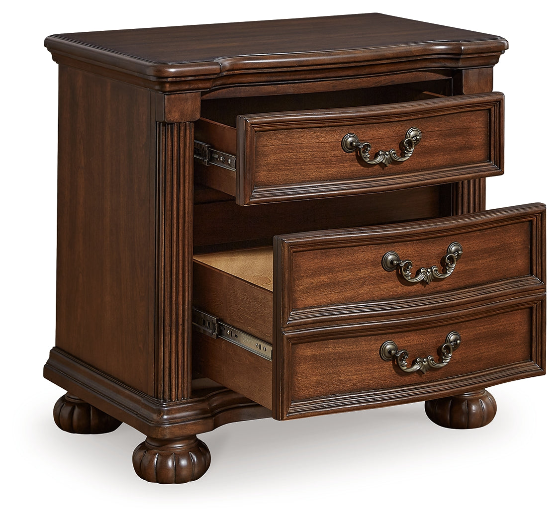 Lavinton Queen Poster Bed, Dresser, Mirror, Chest and 2 Nightstands