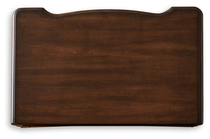 Lavinton Queen Poster Bed, Dresser, Mirror, Chest and 2 Nightstands