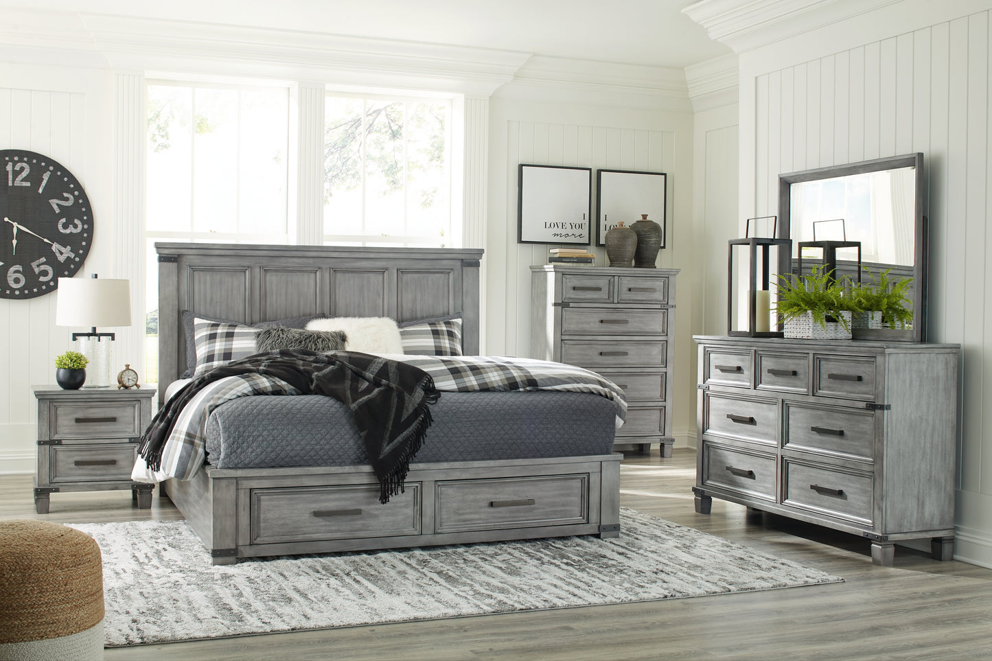 Russelyn California King Panel Bed, Dresser, Mirror, Chest and 2 Nightstands