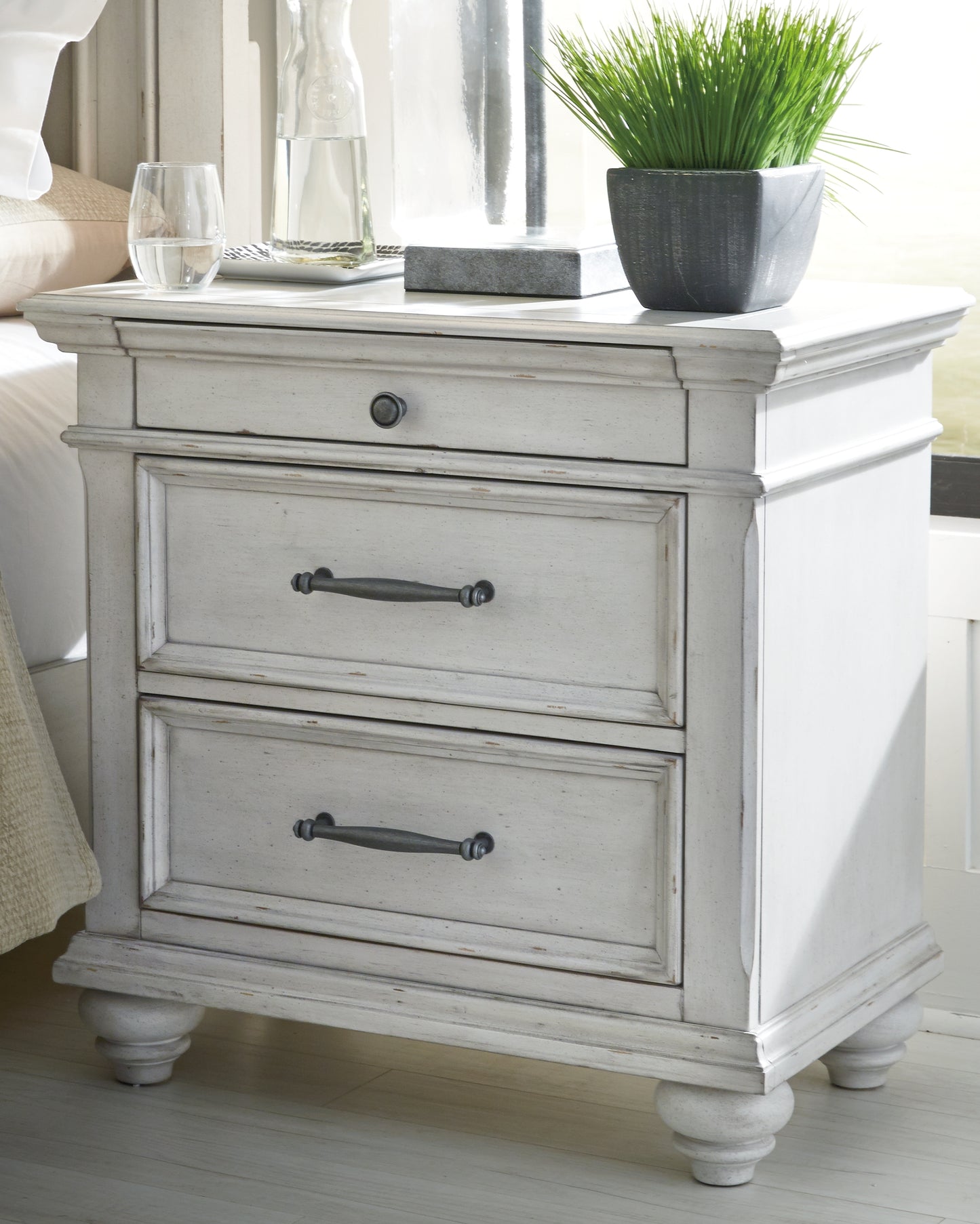 Kanwyn King Panel Bed, Dresser, Mirror and 2 Nightstands