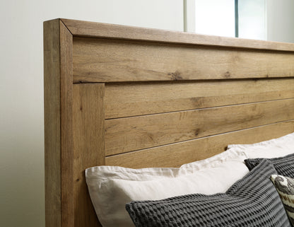 Galliden King Panel Bed